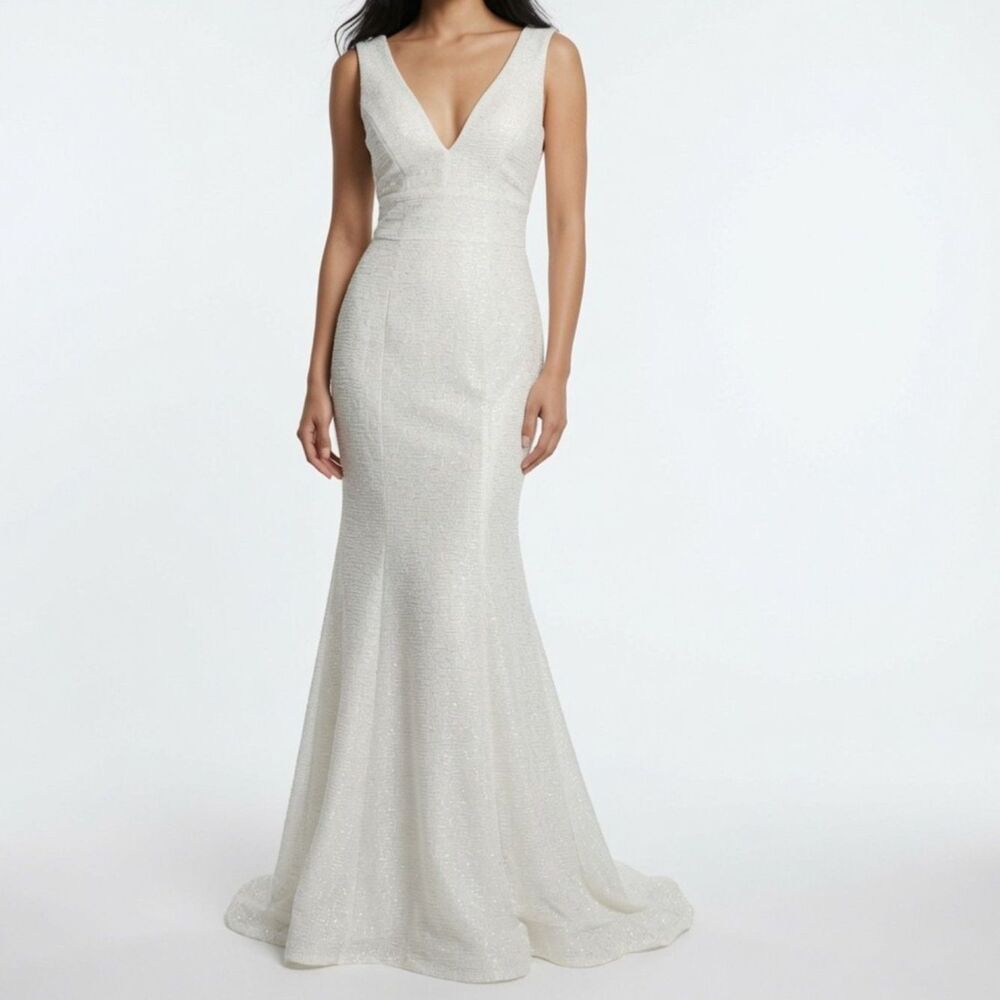 Textured Metallic Shimmer White V-Neck Mermaid Maxi Gown